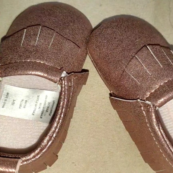 Baby girl, mauve sparkly shoes, size 3-6 months - Picture 6 of 11